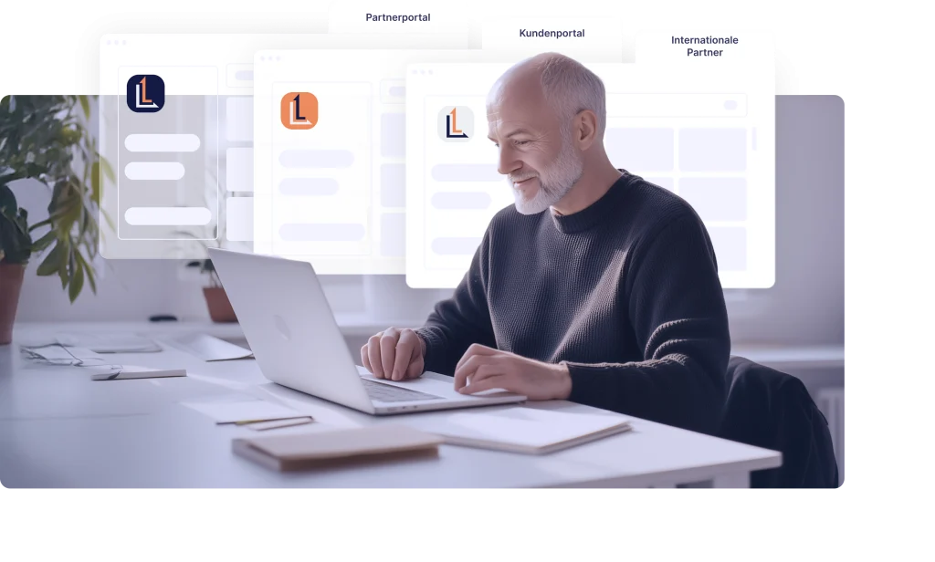 Mandantenfähigkeit als eine der zentralen LMS Funktionen: Mann am Laptop mit drei Portalvorschauen für Partnerportal, Kundenportal und internationale Partner